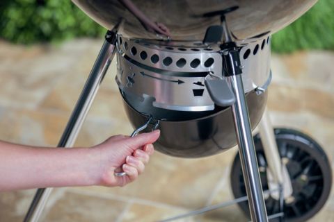 barbecue au charbon de bois weber master touch